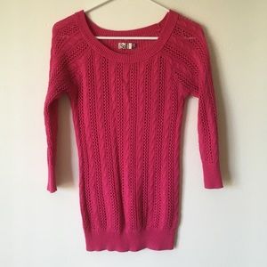 🔲 SO cable knit sweater